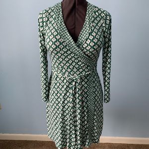 Banana Republic Factory green and white wrap dress. Size petite small.